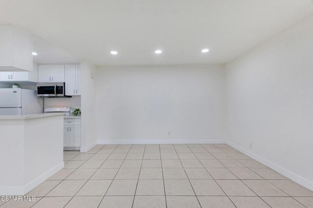 5700 Etiwanda Avenue 113, Tarzana, CA 91356