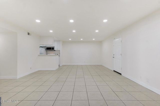 5700 Etiwanda Avenue 113, Tarzana, CA 91356