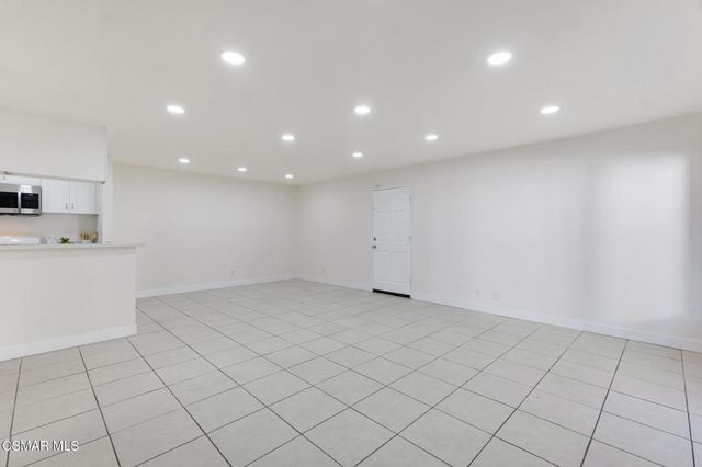 5700 Etiwanda Avenue 113, Tarzana, CA 91356