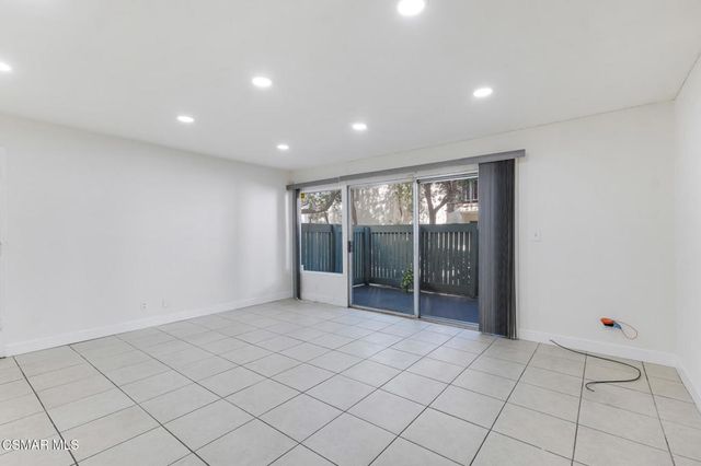 5700 Etiwanda Avenue 113, Tarzana, CA 91356