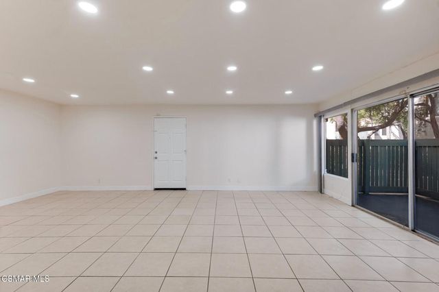 5700 Etiwanda Avenue 113, Tarzana, CA 91356