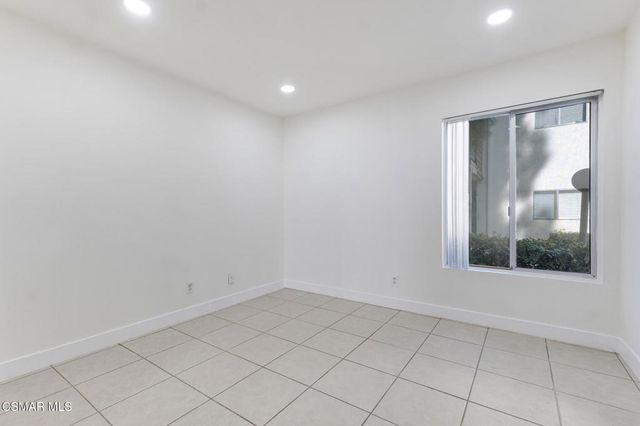 5700 Etiwanda Avenue 113, Tarzana, CA 91356