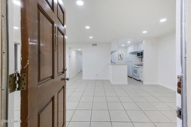 5700 Etiwanda Avenue 113, Tarzana, CA 91356