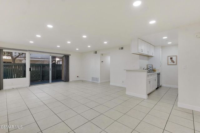 5700 Etiwanda Avenue 113, Tarzana, CA 91356