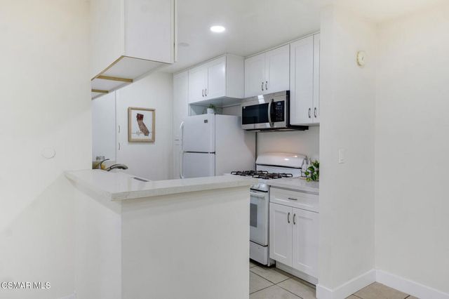 5700 Etiwanda Avenue 113, Tarzana, CA 91356