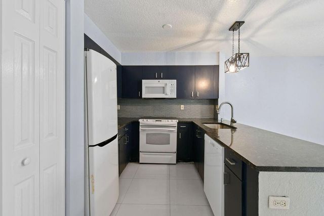 952 Summit Lake Drive, West Palm Beach, FL 33406