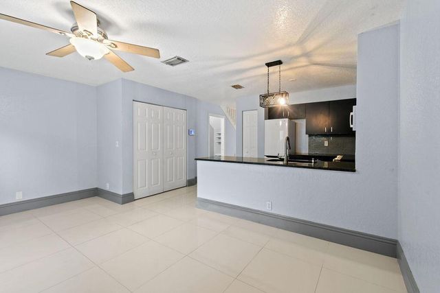 952 Summit Lake Drive, West Palm Beach, FL 33406