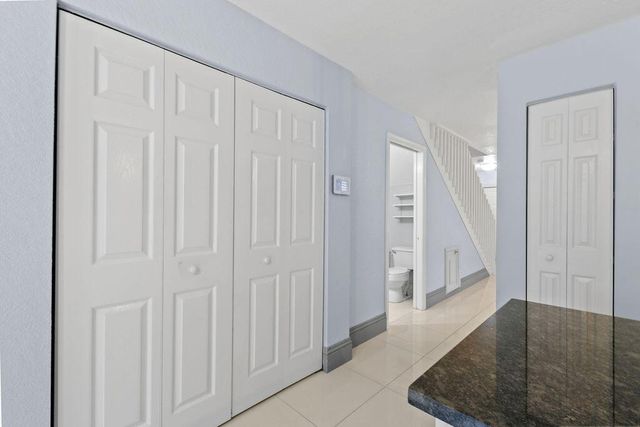 952 Summit Lake Drive, West Palm Beach, FL 33406
