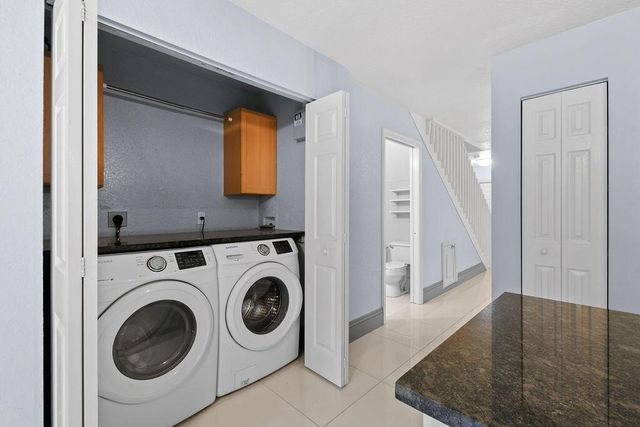 952 Summit Lake Drive, West Palm Beach, FL 33406