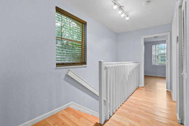 952 Summit Lake Drive, West Palm Beach, FL 33406