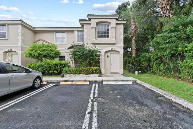 952 Summit Lake Drive, West Palm Beach, FL 33406