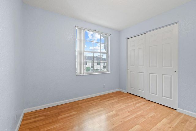 952 Summit Lake Drive, West Palm Beach, FL 33406
