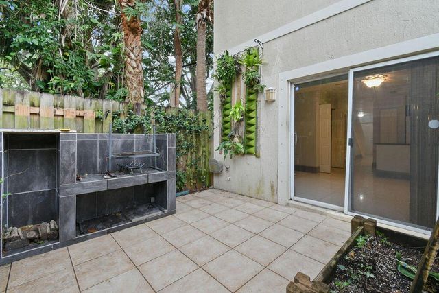 952 Summit Lake Drive, West Palm Beach, FL 33406