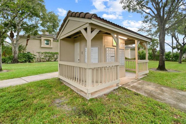 952 Summit Lake Drive, West Palm Beach, FL 33406