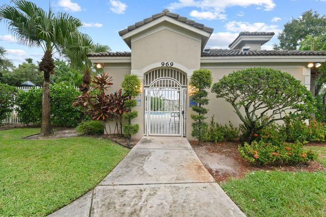 952 Summit Lake Drive, West Palm Beach, FL 33406