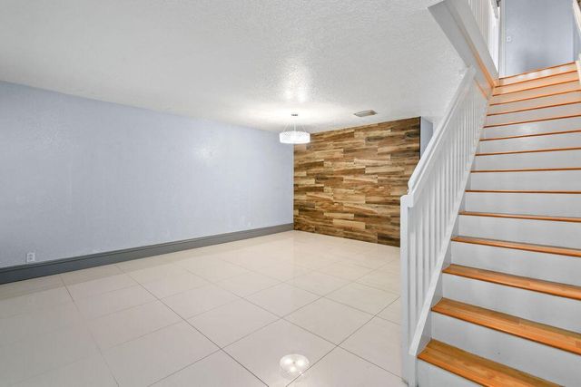 952 Summit Lake Drive, West Palm Beach, FL 33406