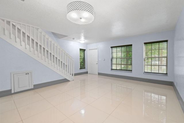 952 Summit Lake Drive, West Palm Beach, FL 33406