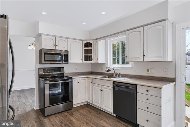 25 AVIGNON DR, Newark, DE 19702