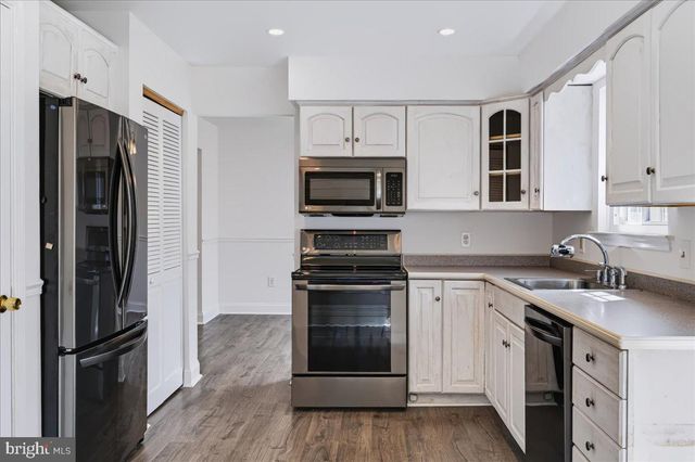 25 AVIGNON DR, Newark, DE 19702