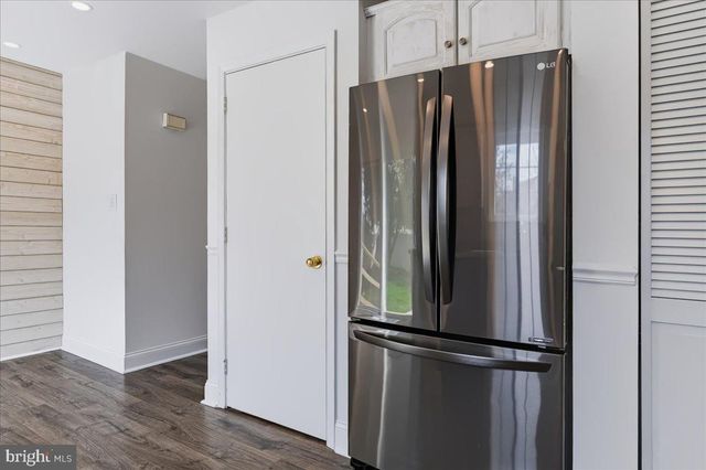 25 AVIGNON DR, Newark, DE 19702