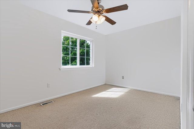 25 AVIGNON DR, Newark, DE 19702