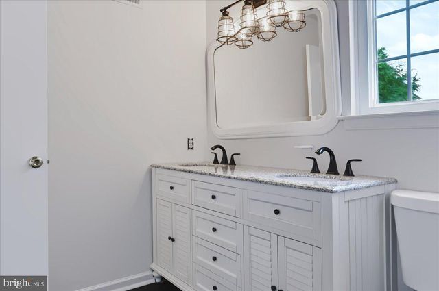 25 AVIGNON DR, Newark, DE 19702