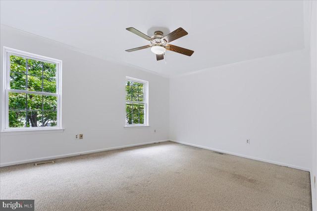 25 AVIGNON DR, Newark, DE 19702