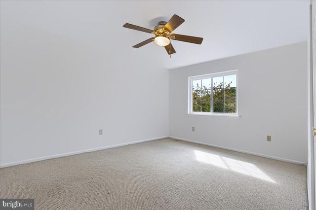 25 AVIGNON DR, Newark, DE 19702