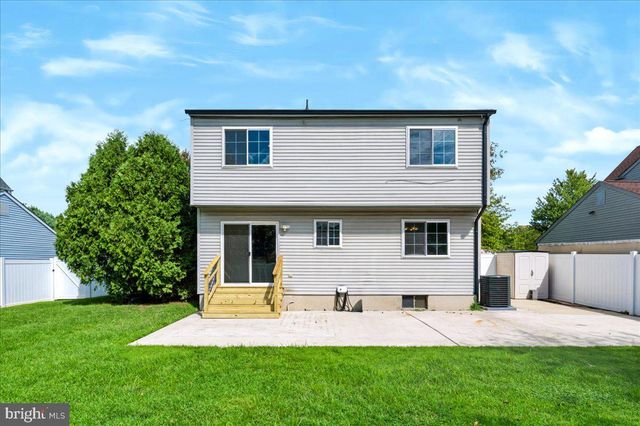 25 AVIGNON DR, Newark, DE 19702