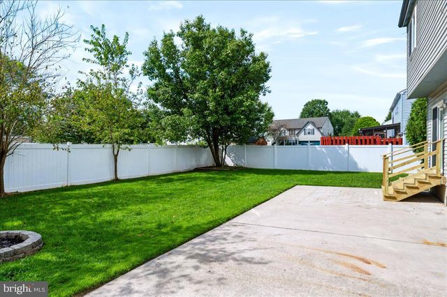 25 AVIGNON DR, Newark, DE 19702