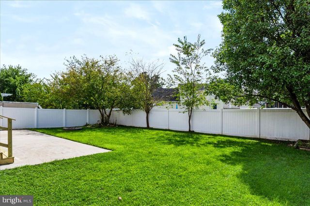 25 AVIGNON DR, Newark, DE 19702