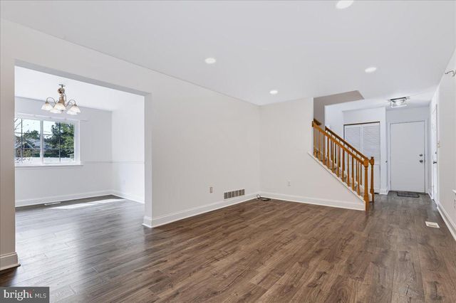 25 AVIGNON DR, Newark, DE 19702