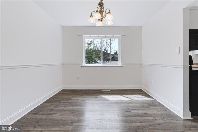 25 AVIGNON DR, Newark, DE 19702