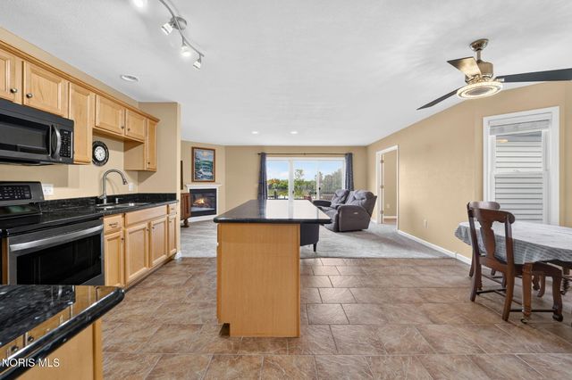 7018 Twin Lakes Road, Perrysburg, OH 43551