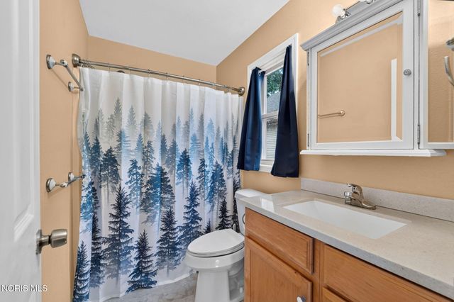 7018 Twin Lakes Road, Perrysburg, OH 43551