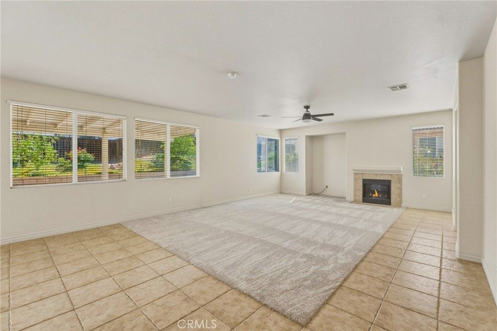 Image 14 of property listing at 14373 Silent Spring, Hesperia, CA 92344