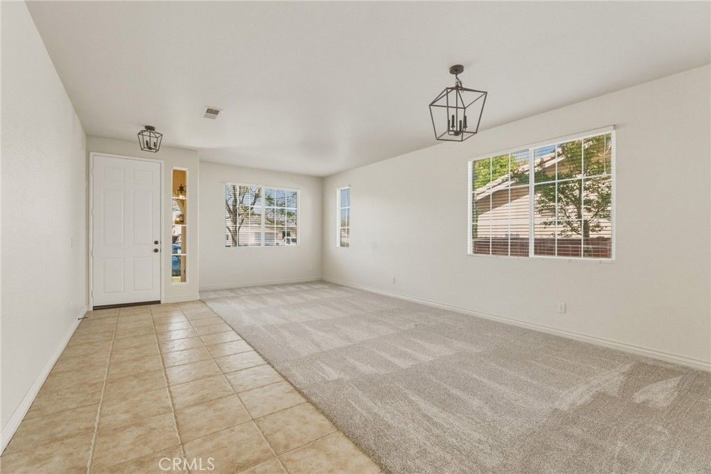Image 4 of property listing at 14373 Silent Spring, Hesperia, CA 92344