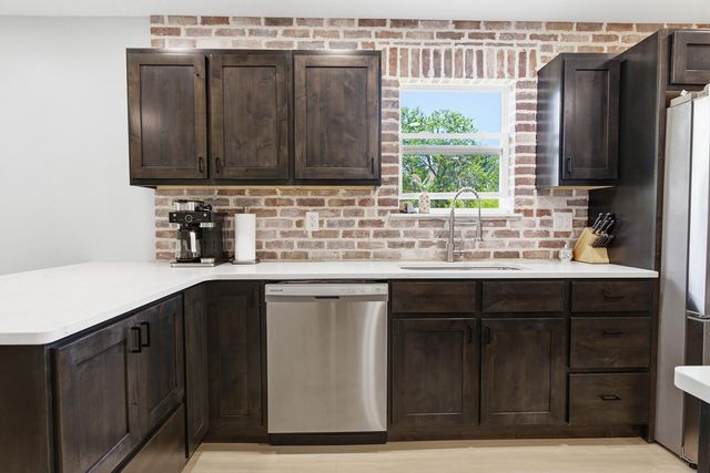 415 E BURKS ST, Sturgeon, MO 65284