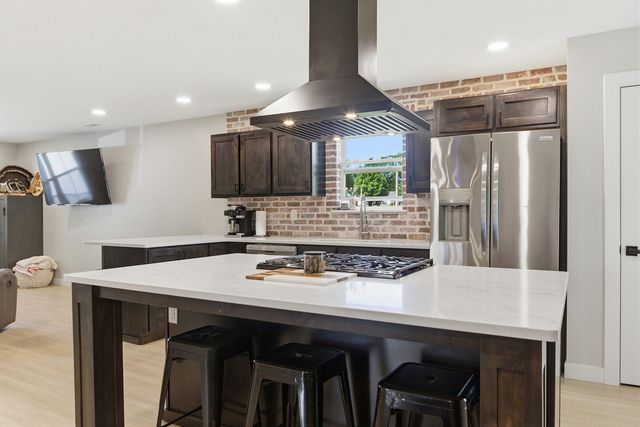 415 E BURKS ST, Sturgeon, MO 65284