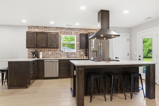 415 E BURKS ST, Sturgeon, MO 65284