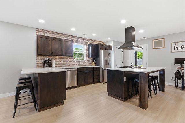 415 E BURKS ST, Sturgeon, MO 65284