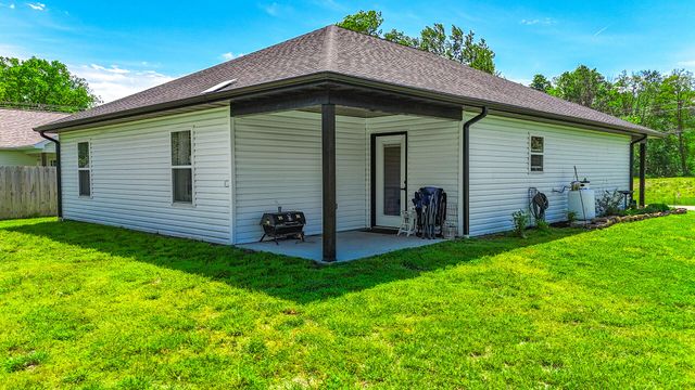 415 E BURKS ST, Sturgeon, MO 65284
