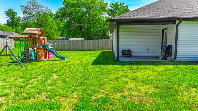 415 E BURKS ST, Sturgeon, MO 65284