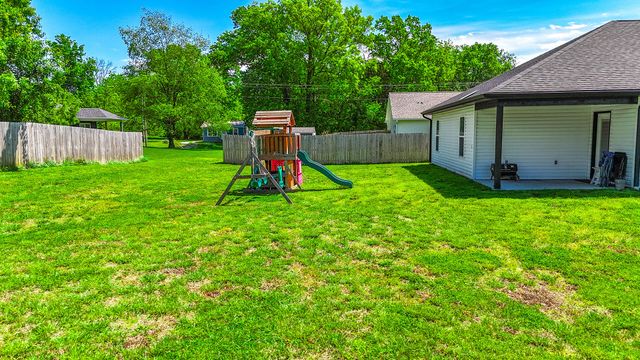 415 E BURKS ST, Sturgeon, MO 65284