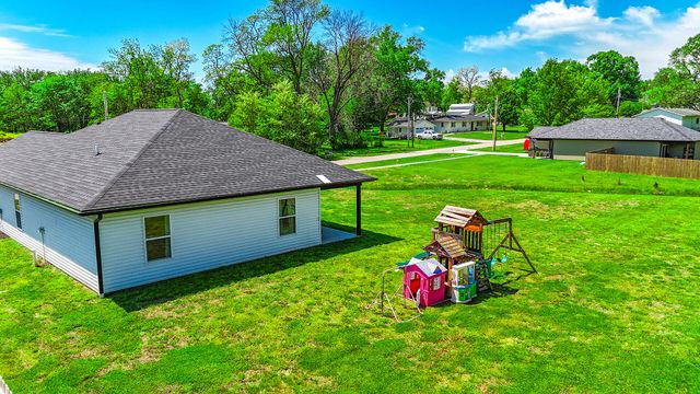 415 E BURKS ST, Sturgeon, MO 65284