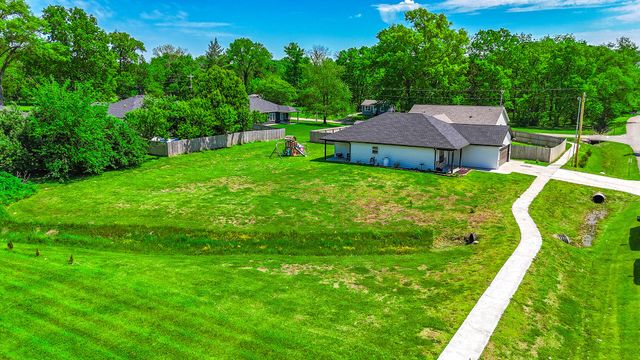 415 E BURKS ST, Sturgeon, MO 65284