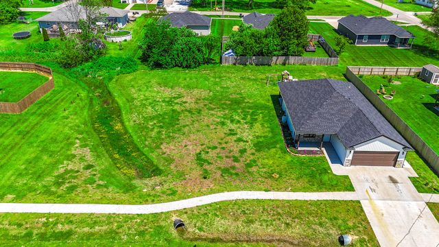 415 E BURKS ST, Sturgeon, MO 65284