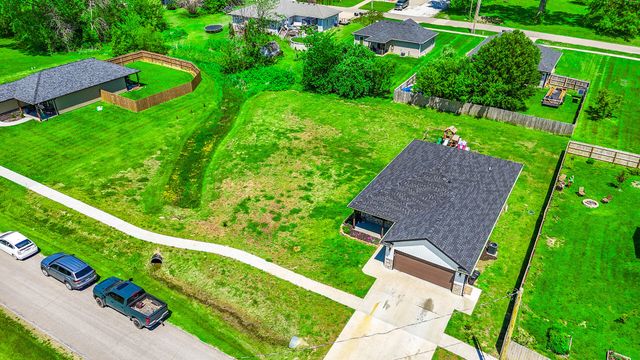 415 E BURKS ST, Sturgeon, MO 65284