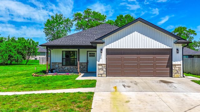 415 E BURKS ST, Sturgeon, MO 65284