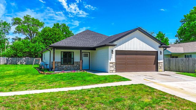415 E BURKS ST, Sturgeon, MO 65284